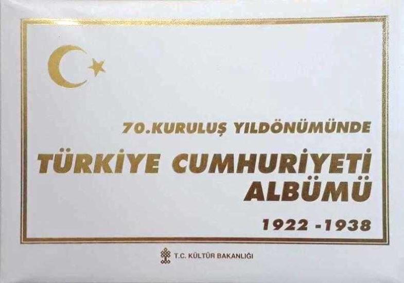 Kültür ve Turizm Bakanlığı Yayınları, 70. Kuruluş Yıldönümünde Türkiye Cumhuriyeti Albümü Atatürk Dönemi 1922 - 1923 ( Kutulu ve Çantalı ), Kolektif